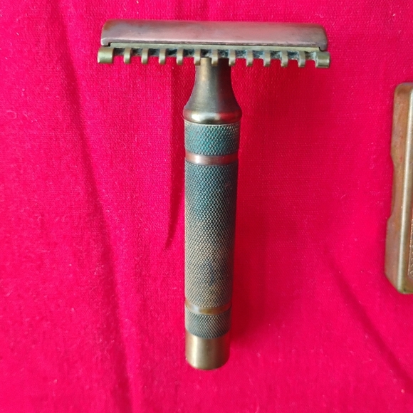 Antique Gillette Gold Tone Safety Razor In Original Case With Metal Razor Box - Picture 9 of 14